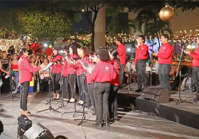 La navidad invade el parque 5 de Mayo