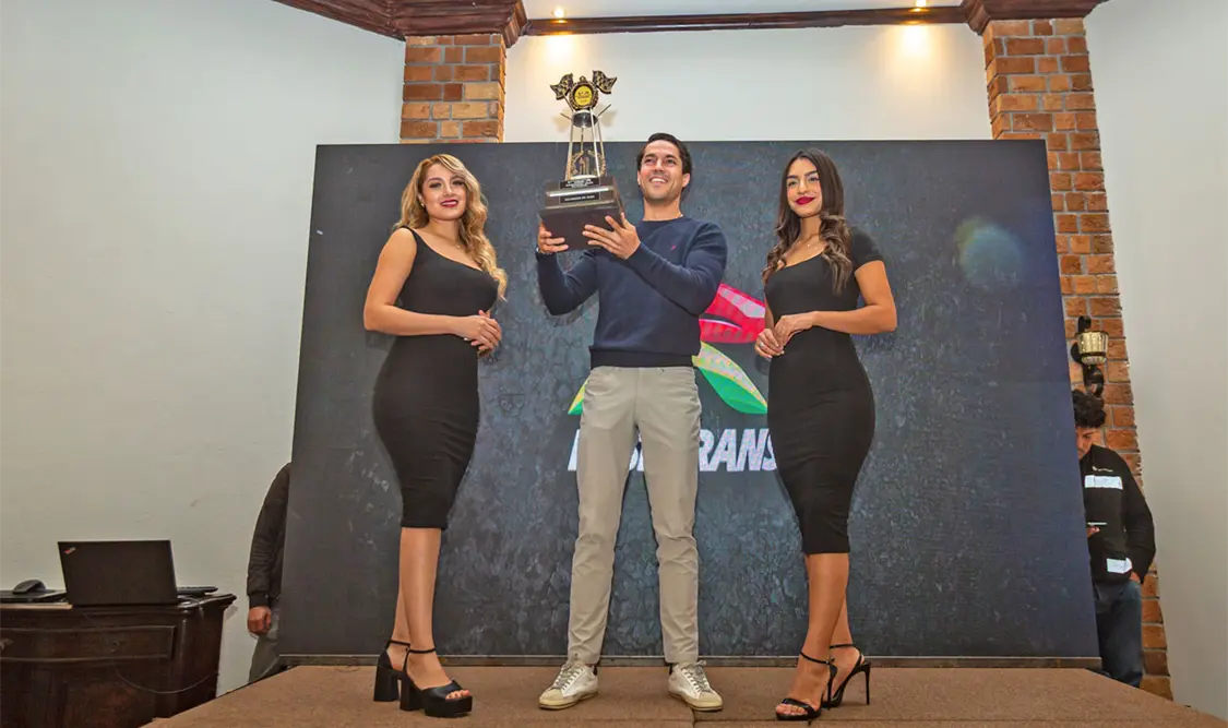 En la espectacular categoría de los Tractocamiones, el título fue para Salvador de Alba Jr. Cortesía