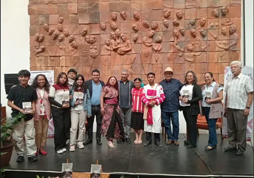 Jóvenes exploran el mundo literario Jóvenes exploran el mundo literario