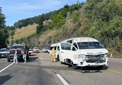 Cuatro lesionadas tras fuerte choque en autopista Cuatro lesionadas tras fuerte choque en autopista