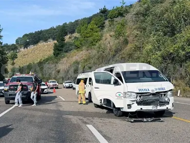 Cuatro lesionadas tras fuerte choque en autopista Cuatro lesionadas tras fuerte choque en autopista