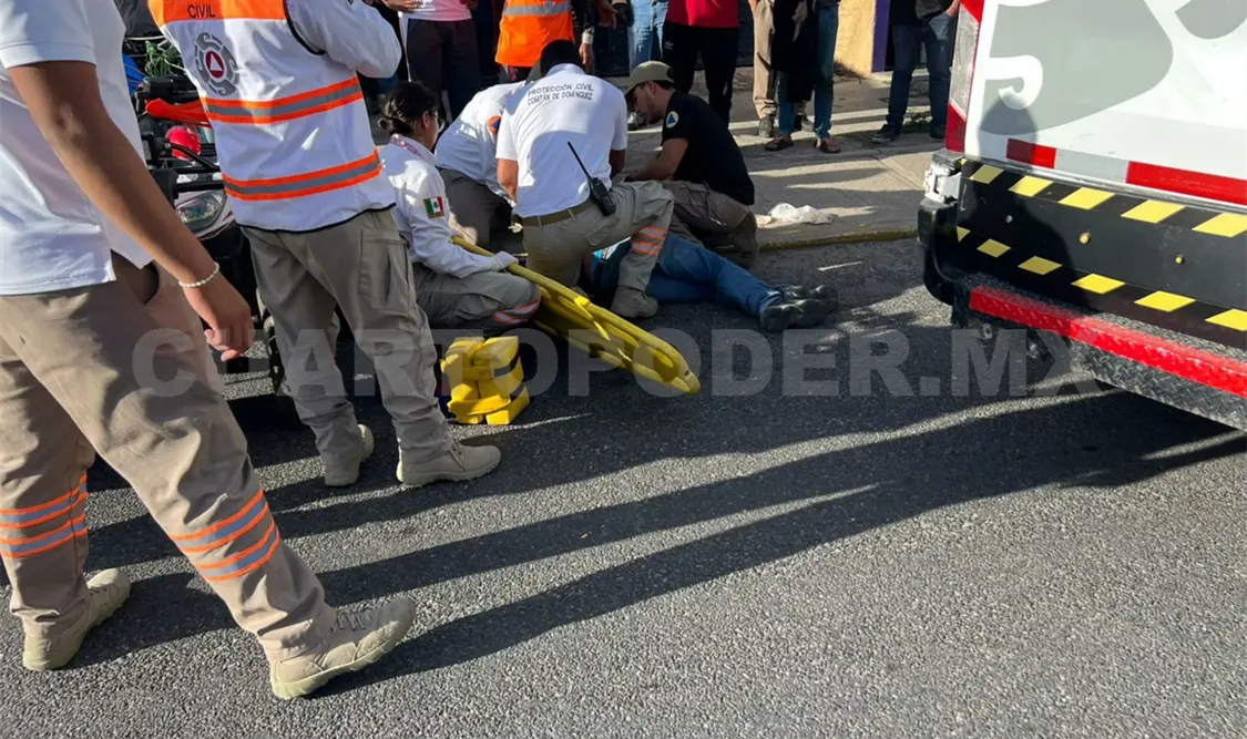 Protección Civil arribó para auxiliar al conductor que estaba contusionado. Juan Orel / CP