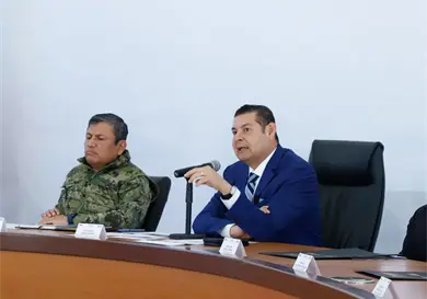 Alejandro Armenta pide ir contra líder del huachicol