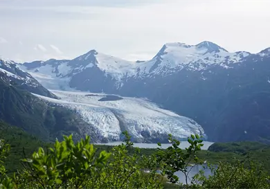 Terremoto de magnitud 7 estremece zona monta&ntilde;osa