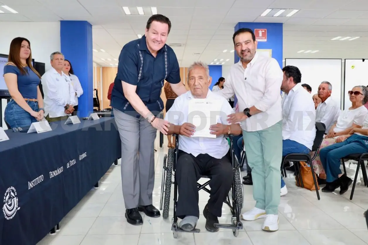 Entregan certificados del programa AlfabetizaTEC