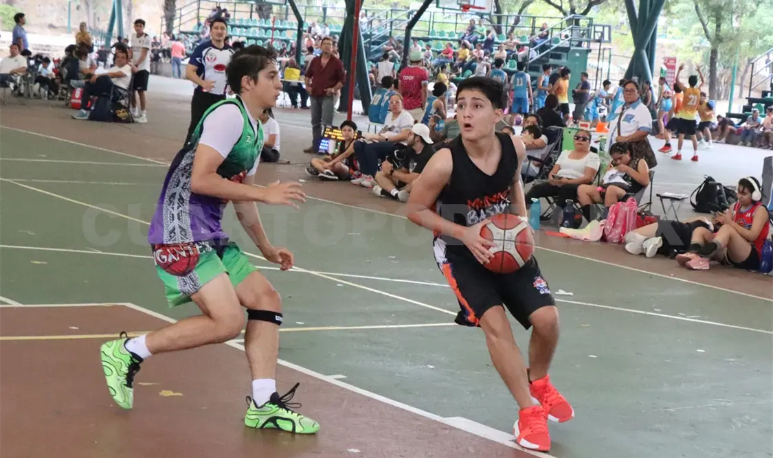 El torneo inició con una jornada intensa en el domo de Caña Hueca, donde se celebraron los primeros cruces rumbo al regional. Diego Pérez/CP
