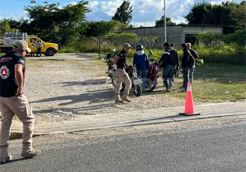 Motociclista se estampa detrás de camión de gas Motociclista se estampa detrás de camión de gas