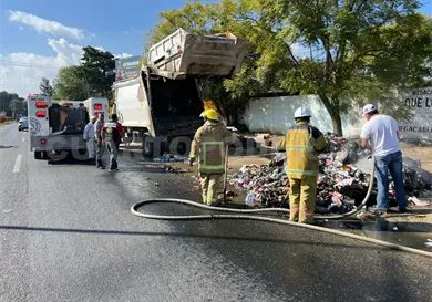 Se incendia camión recolector de basura Se incendia camión recolector de basura