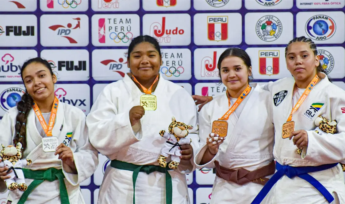 Tras su victoria, Caridad subió al pódium para recibir su medalla de manos de las autoridades deportivas. Cortesía