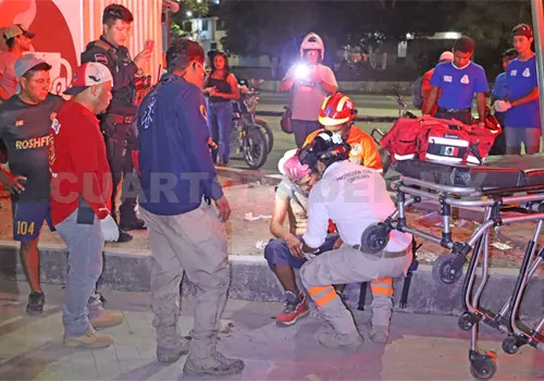Navajazo en el cuello lo manda al hospital Navajazo en el cuello lo manda al hospital