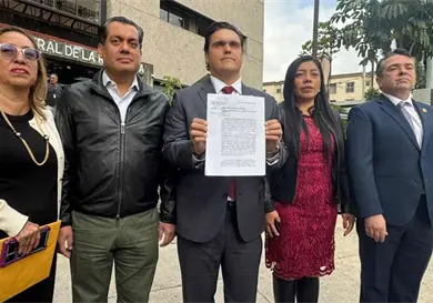 Presentan denuncia contra Cabeza de Vaca Presentan denuncia contra Cabeza de Vaca