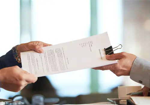 Sancionan a una persona y 5 empresas Sancionan a una persona y 5 empresas