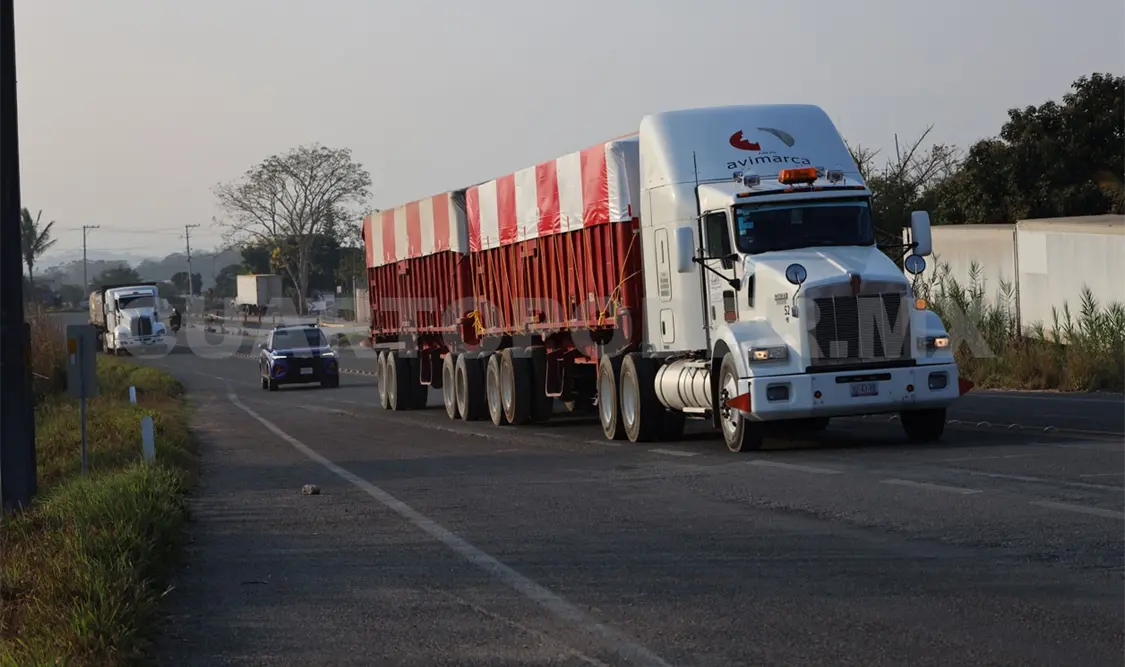 Gracias a las acciones de seguridad, hoy los vehículos de carga pueden trasladar las mercancías a todos los rincones de Chiapas. CP