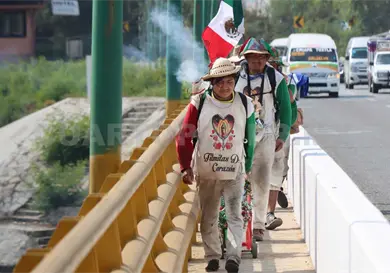 Peregrinos en ruta: fe que cruza caminos Peregrinos en ruta: fe que cruza caminos