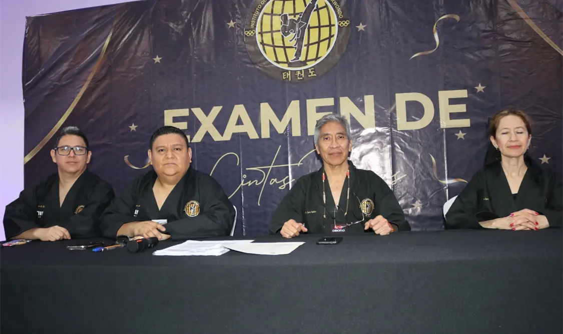 El examen estatal comenzó con la presentación de los sinodales. Cortesía