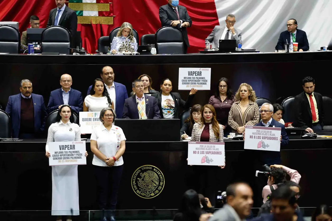 Legisladores avalan prohibición de vapeadores