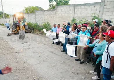 Inicia Ángel Torres obra vial en Yukis Inicia Ángel Torres obra vial en Yukis