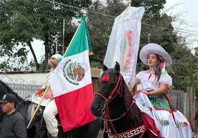 Con desfile, inicia fiesta del barrio de Guadalupe Con desfile, inicia fiesta del barrio de Guadalupe