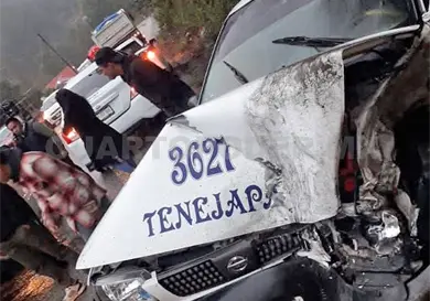 Queda incrustado en volteo en curva Queda incrustado en volteo en curva