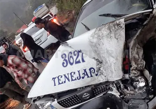 Queda incrustado en volteo en curva Queda incrustado en volteo en curva