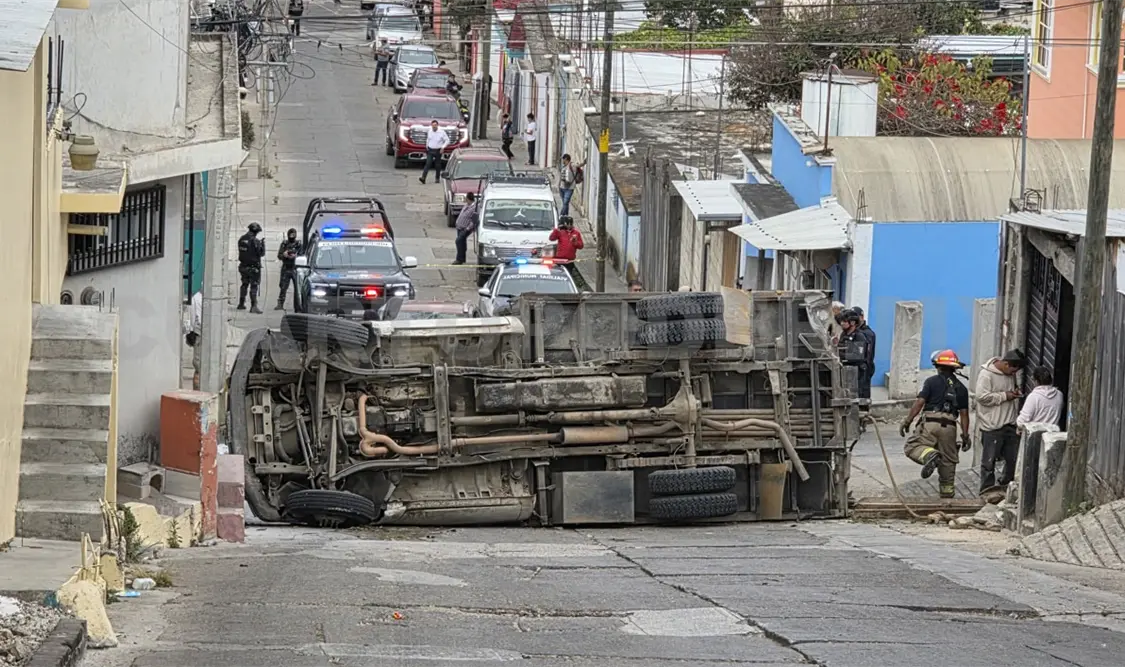 El Ford Super Duty perdió potencia al subir en una calle del barrio El Cedro. Juan Orel / CP
