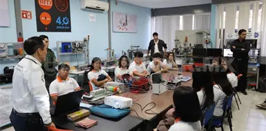 Motivan a adolescentes a estudiar ingeniería Motivan a adolescentes a estudiar ingeniería