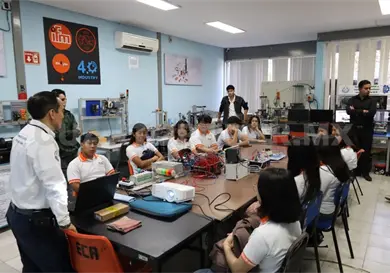 Motivan a adolescentes a estudiar ingeniería Motivan a adolescentes a estudiar ingeniería