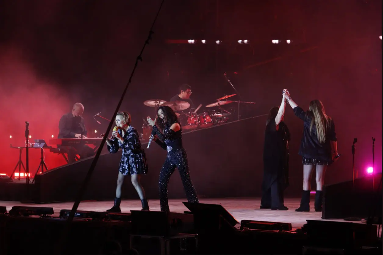 Pandora y Flans brillan en el Masivo