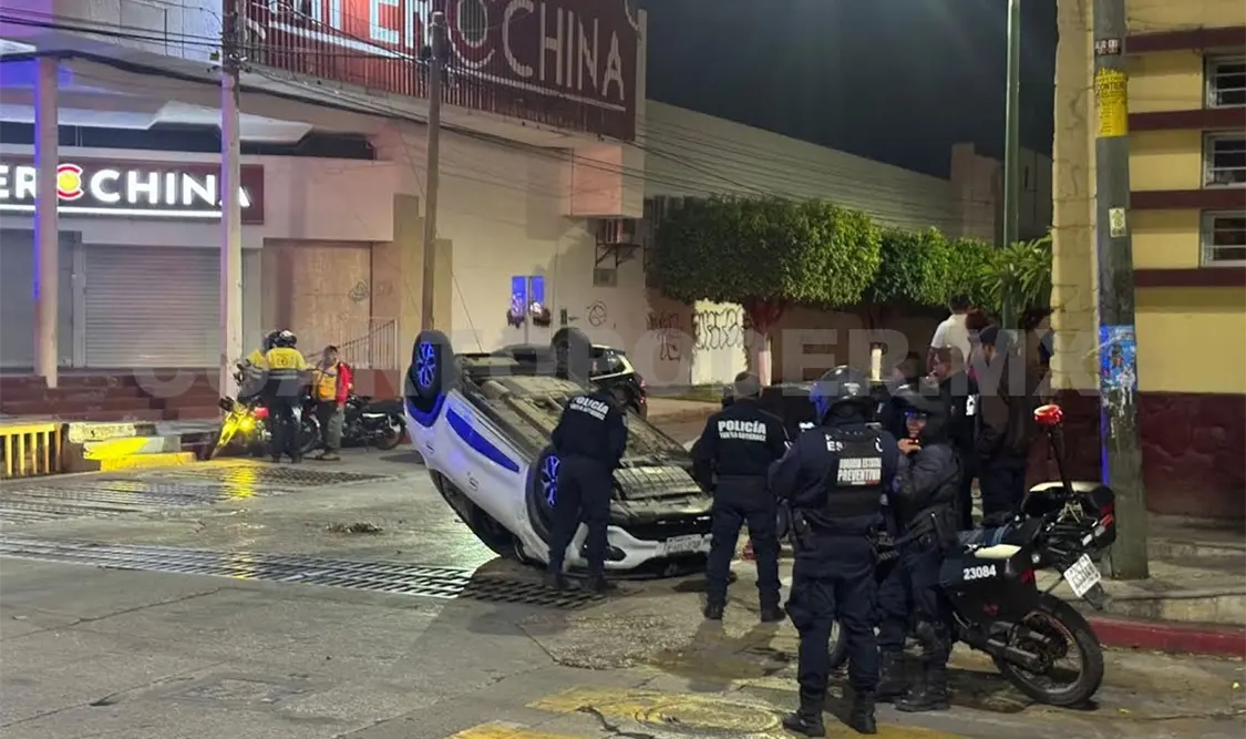 Casi a la medianoche ocurrió el accidente en el céntrico bulevar. Ulises Villalobos / CP