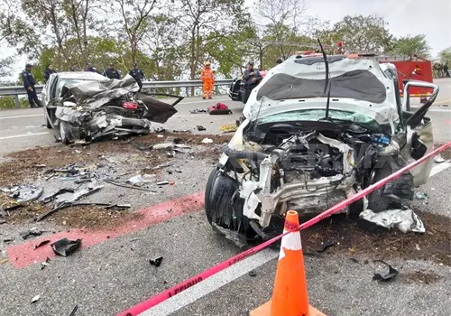 Encontronazo en vía de cuota salda con dos fallecidos Encontronazo en vía de cuota salda con dos fallecidos