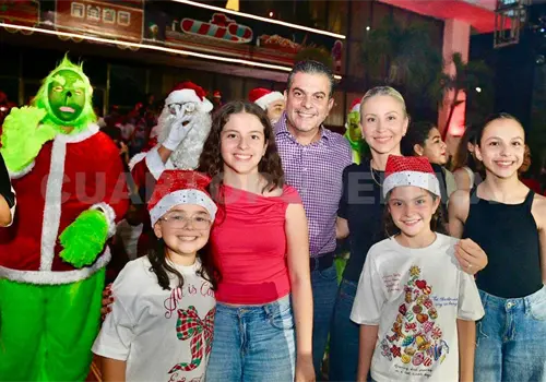 Espectacular encendido del &aacute;rbol navide&ntilde;o