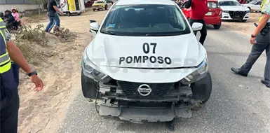 Patrulla y taxi colisionan por corte de circulación Patrulla y taxi colisionan por corte de circulación