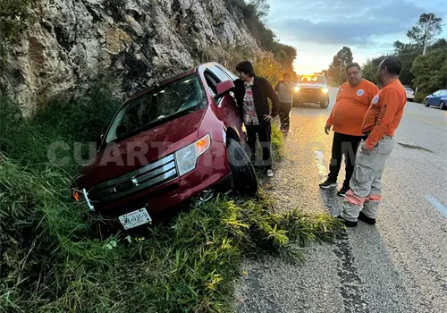 Frente fr&iacute;o deja doble accidente por lluvias
