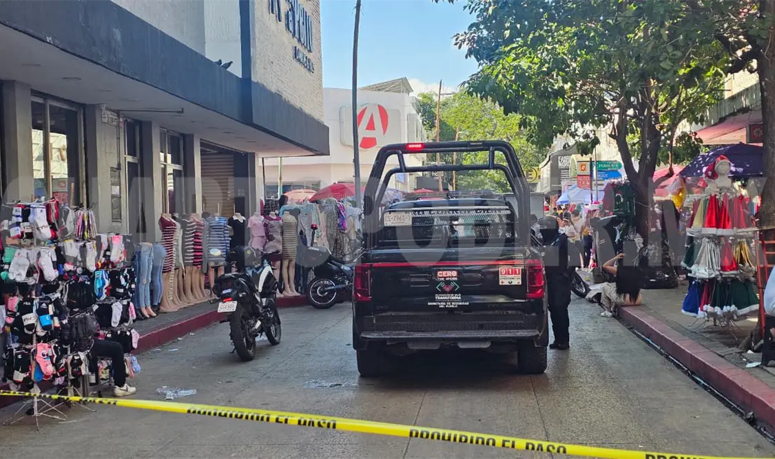 Fallece sobre la acera; le dio un paro cardíaco