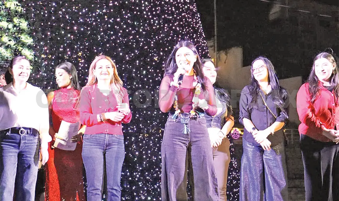 Caravana navideña deslumbra a la capital