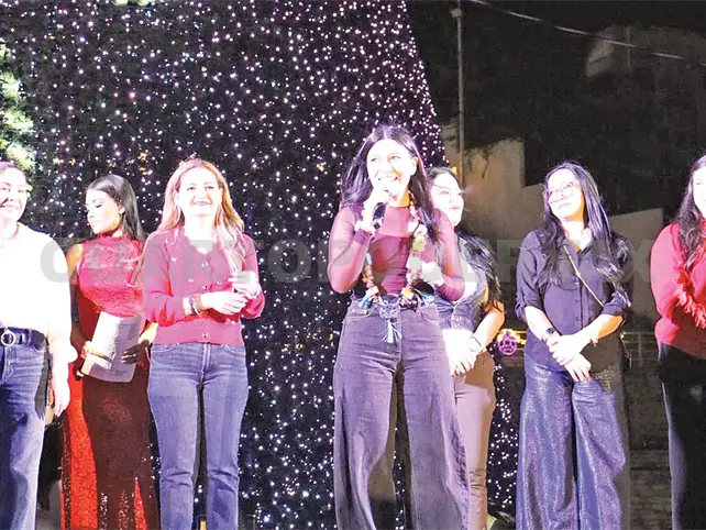 Caravana navideña deslumbra a la capital Caravana navideña deslumbra a la capital