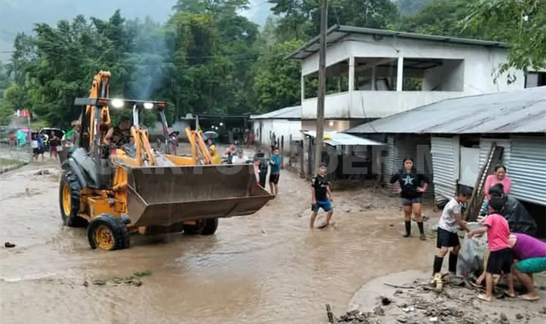 Continúan con la limpieza de algunas zonas afectadas por las intensas precipitaciones. Cortesía