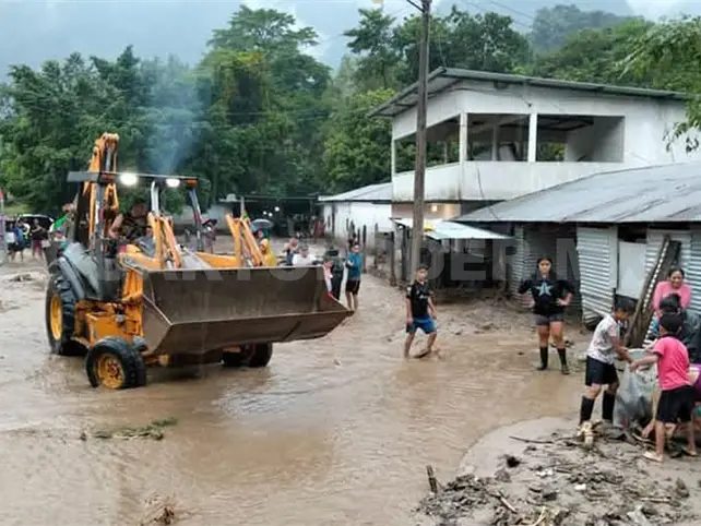 Mantienen ayuda en zonas afectadas por lluvias intensas Mantienen ayuda en zonas afectadas por lluvias intensas
