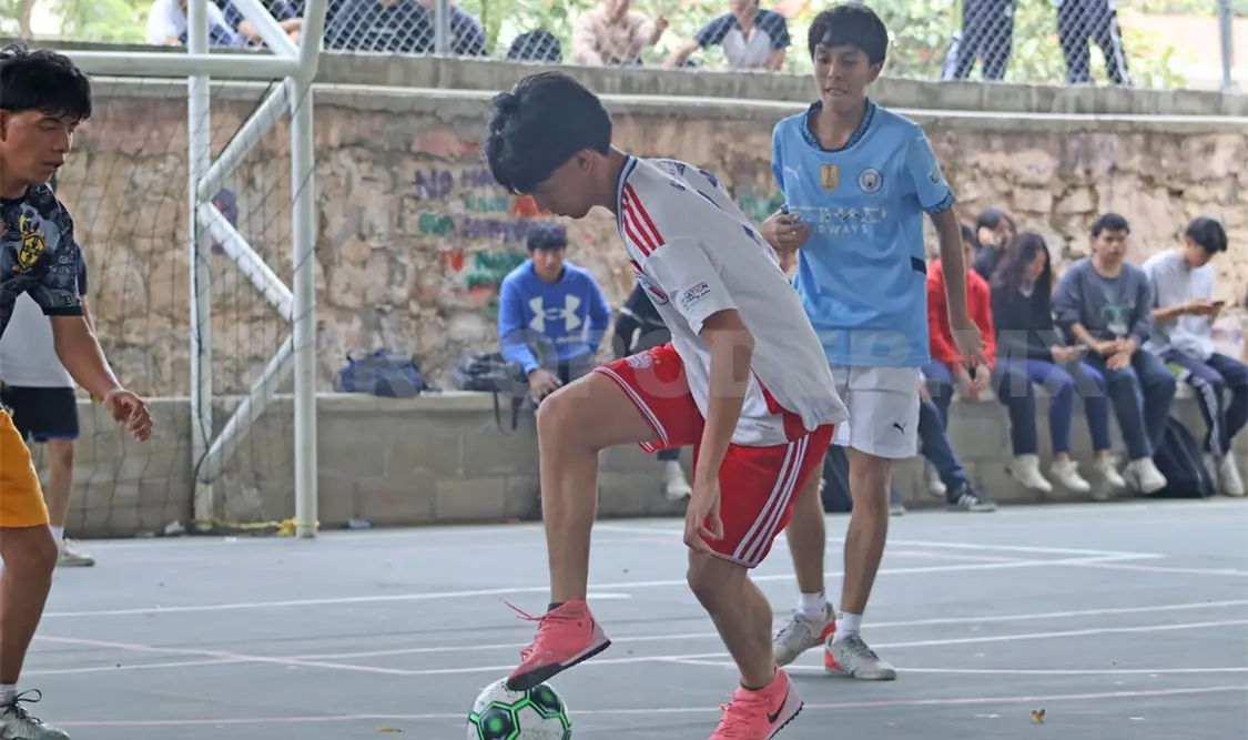 Gran ambiente se vivió en la Preparatoria Número 2, durante la jornada final del Torneo Interno Médica Mavel. Alan Pola/CP