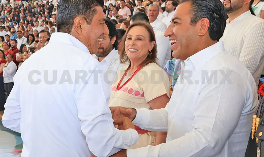 El mandatario acompañó a su homólogo de Oaxaca en su informe. Cortesía