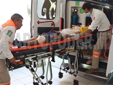 Motociclista y autob&uacute;s se estrellan entre s&iacute;