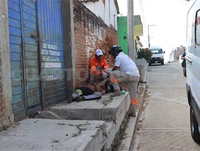 De un machetazo casi le mutilan los dedos De un machetazo casi le mutilan los dedos