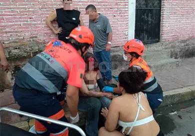 Cubanas se lesionan al accidentarse en moto Cubanas se lesionan al accidentarse en moto
