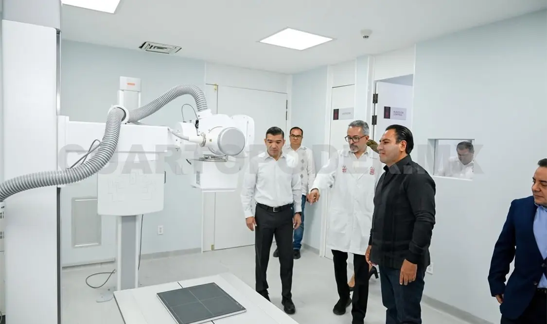 El mandatario también reconoció la labor diaria del personal médico y de enfermería. Cortesía