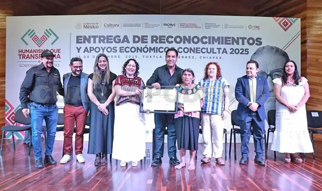 El gobernador reconoció a las mujeres y los hombres galardonados por su talento y conocimiento. Cortesía