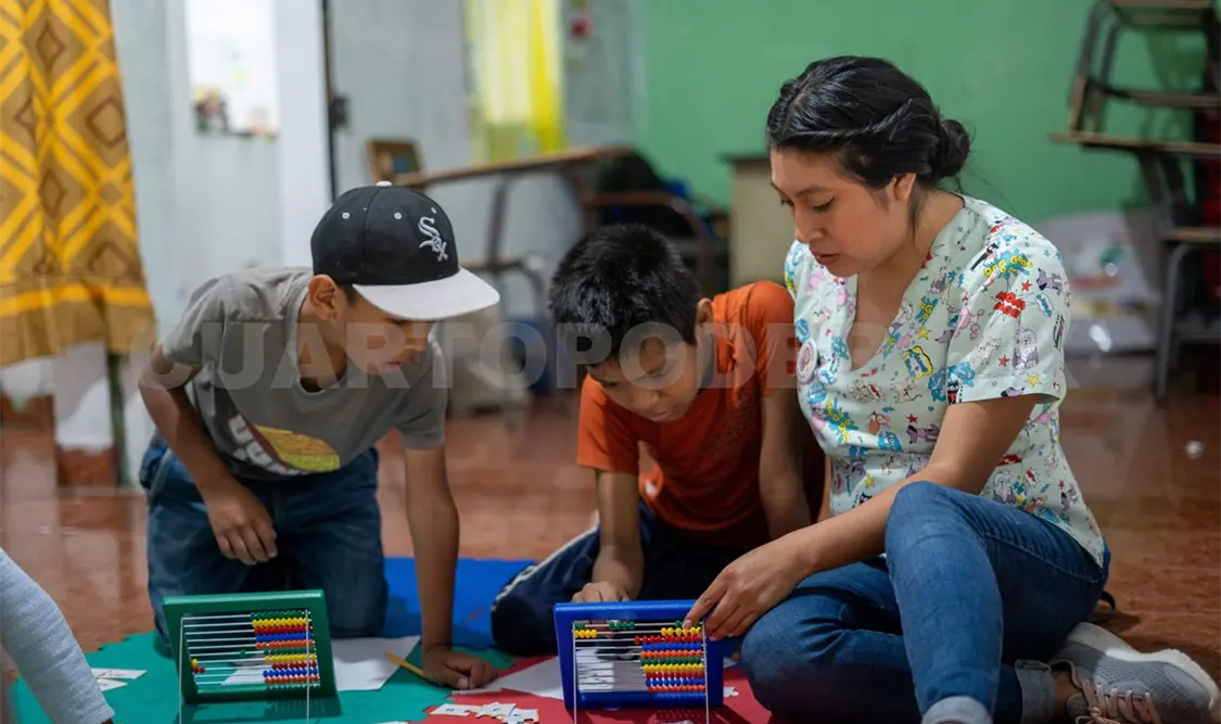 Santos Cruz resaltó la sensibilidad, entrega y vocación del magisterio al sumarse en este tipo de actividades. Diego Pérez / CP