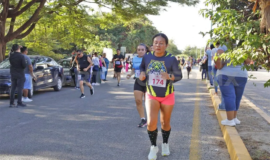 Más de mil corredores formaron parte de la Carrera de la Feria Chiapas 2025, celebrada en el marco de las tradicionales festividades. Cortesía