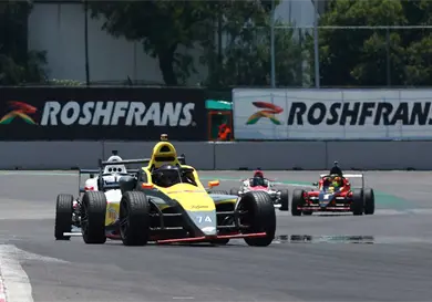 Sol&iacute;s promueve incursi&oacute;n en la F&oacute;rmula 5