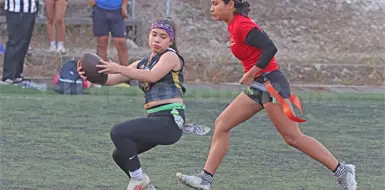 Mustangs Black es el monarca de la Uniflag Mustangs Black es el monarca de la Uniflag