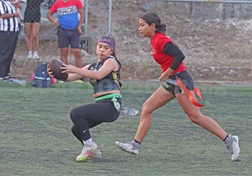 Mustangs Black es el monarca de la Uniflag Mustangs Black es el monarca de la Uniflag